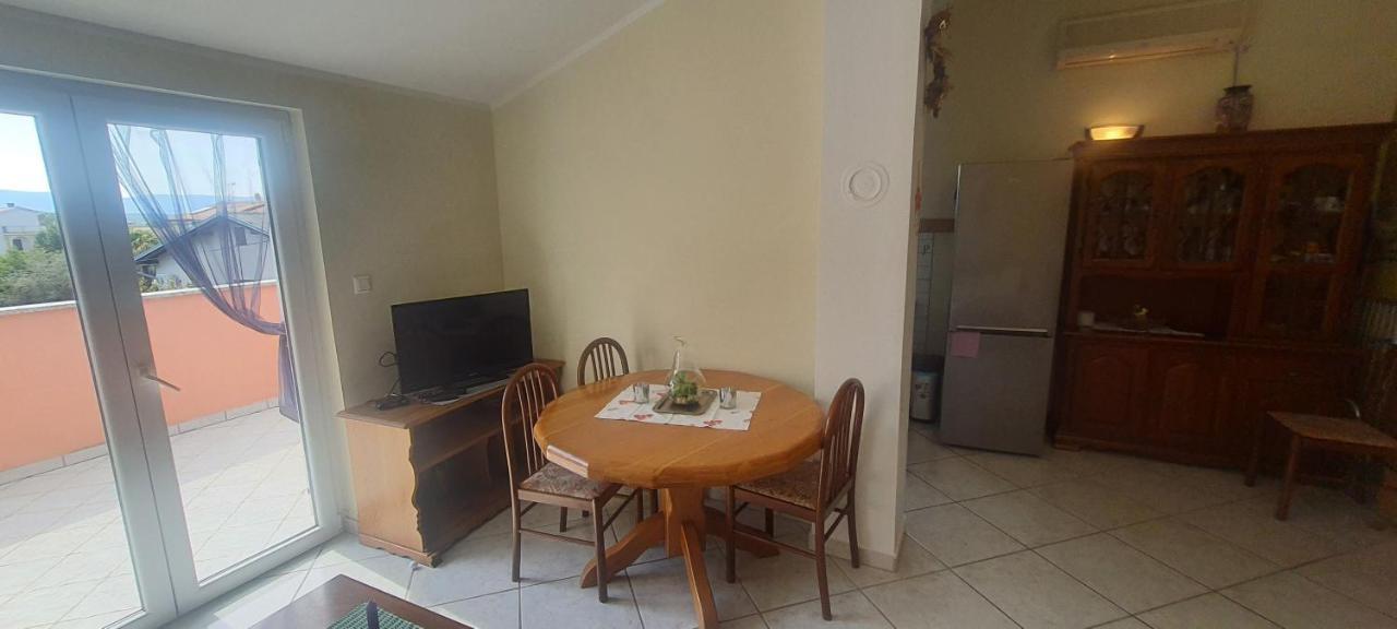 Apartments Ivanka G Malinska Bagian luar foto