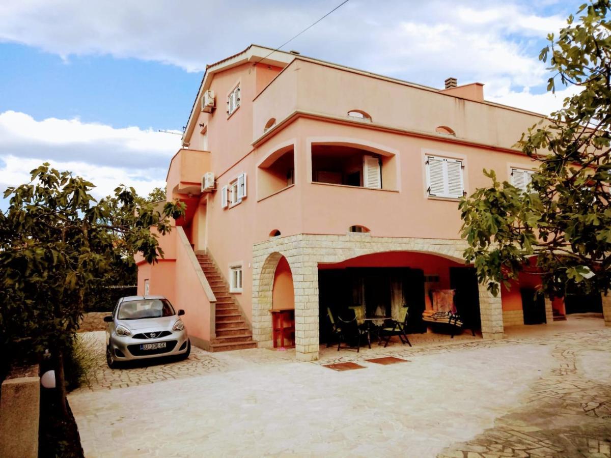Apartments Ivanka G Malinska Bagian luar foto